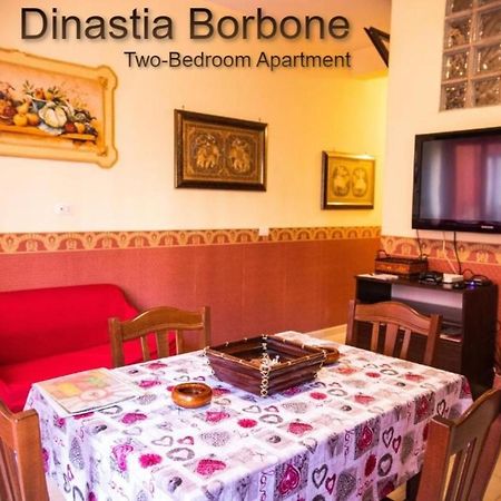 Casa Vacanza Dinastia Borbone - Centro Storico Neapel Exteriör bild