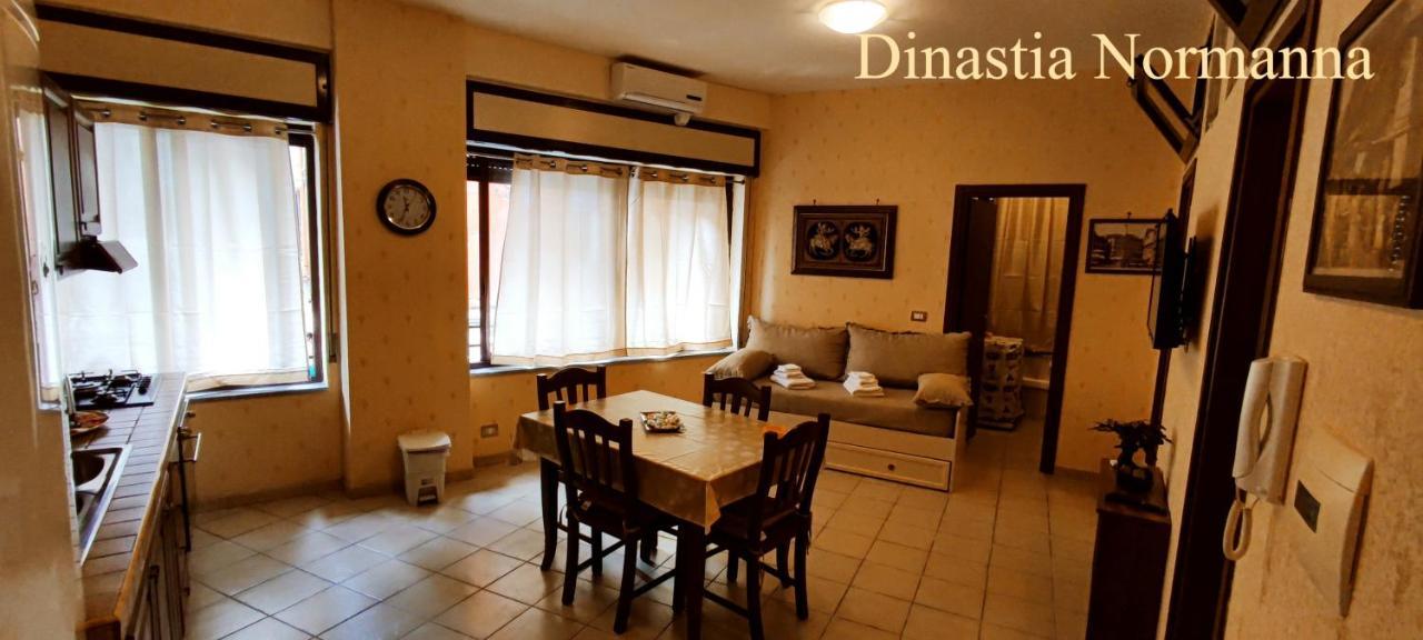 Casa Vacanza Dinastia Borbone - Centro Storico Neapel Exteriör bild