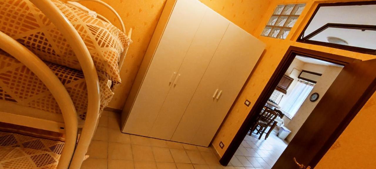 Casa Vacanza Dinastia Borbone - Centro Storico Neapel Exteriör bild