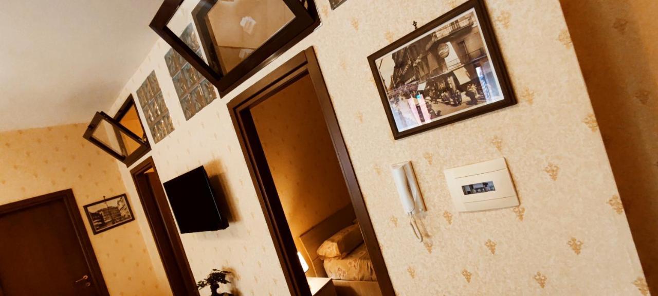 Casa Vacanza Dinastia Borbone - Centro Storico Neapel Exteriör bild